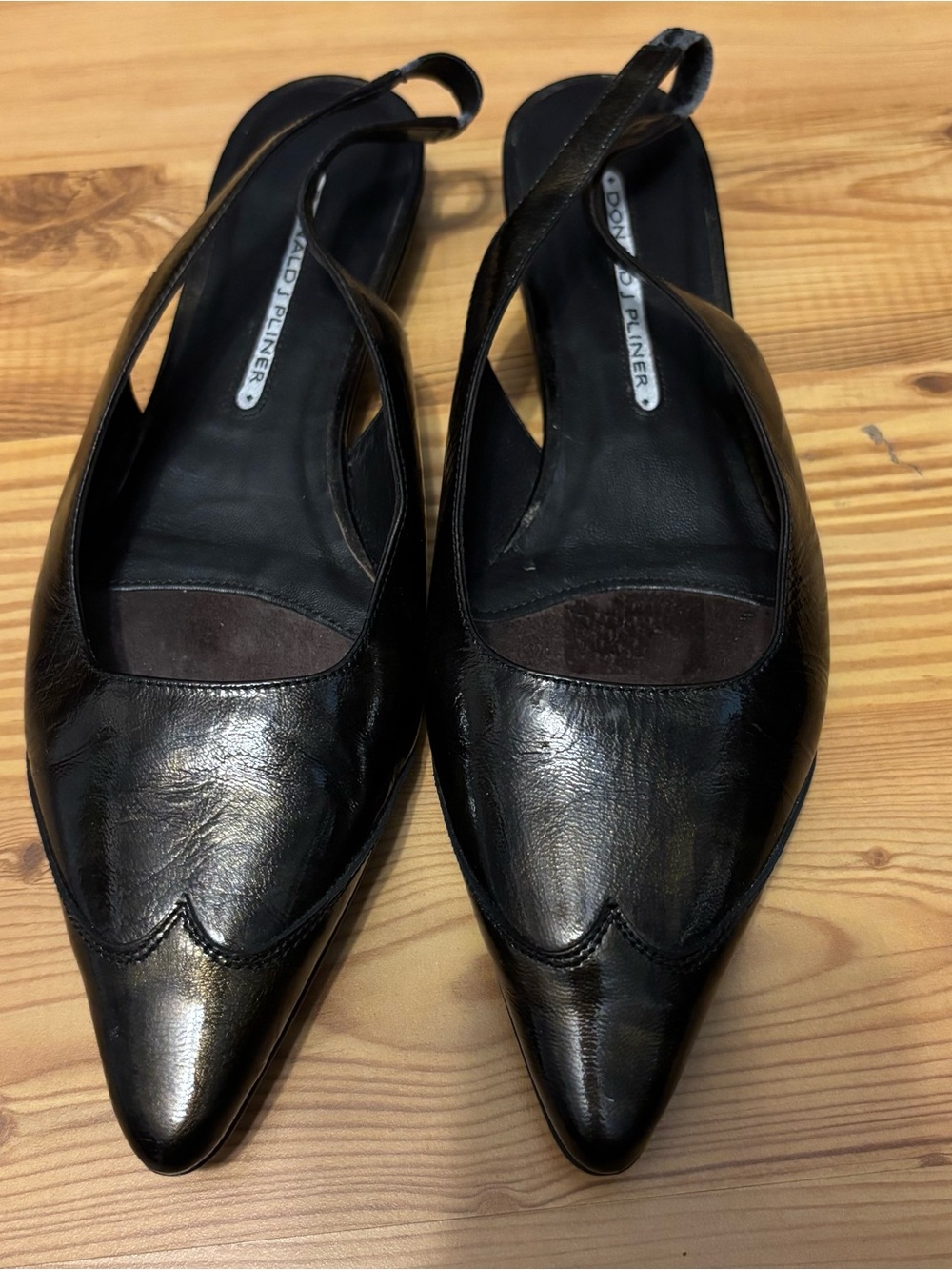 Donald J. Pliner women’s 8.5 pointed toe sling backs patent leather black gold